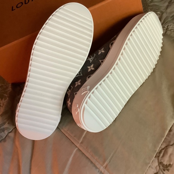 Louis Vuitton gray denim Time Out Sneakers - Picture 7 of 8